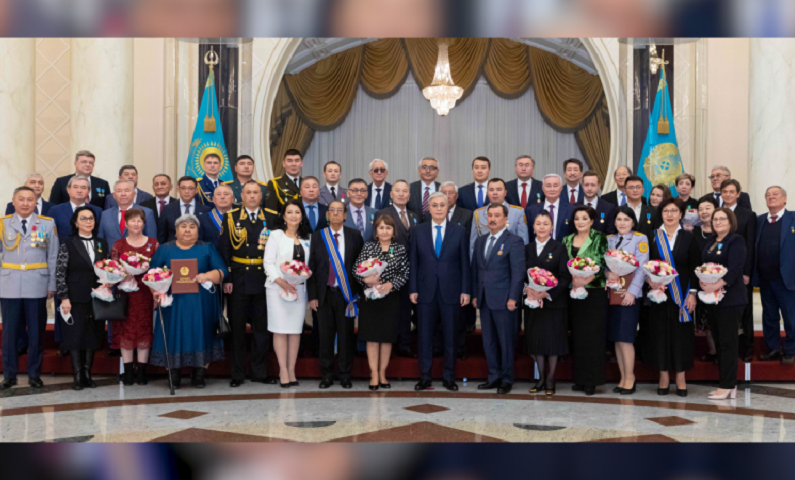 Касым-Жомарт Токаев наградил Мамина и Баталова