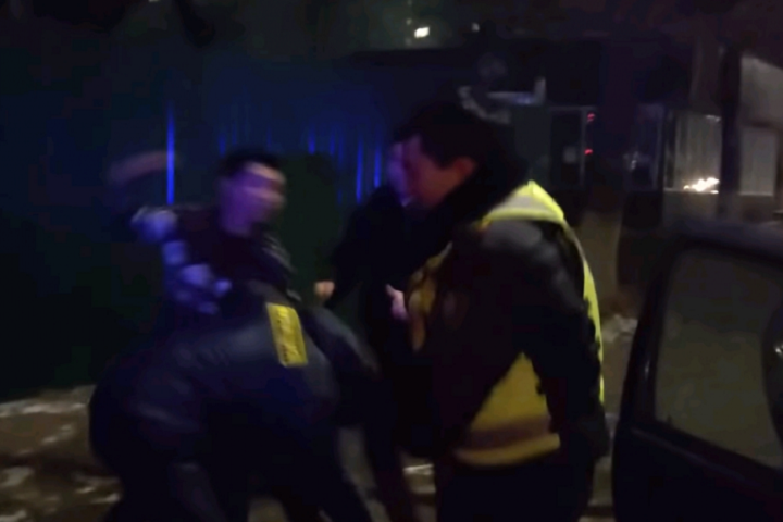 «Избили патрульных полицейских». Казахстанцы обсуждают видео