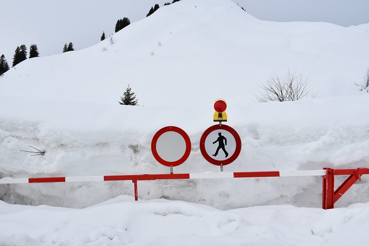 Закрытие трассы. Optimism.kz