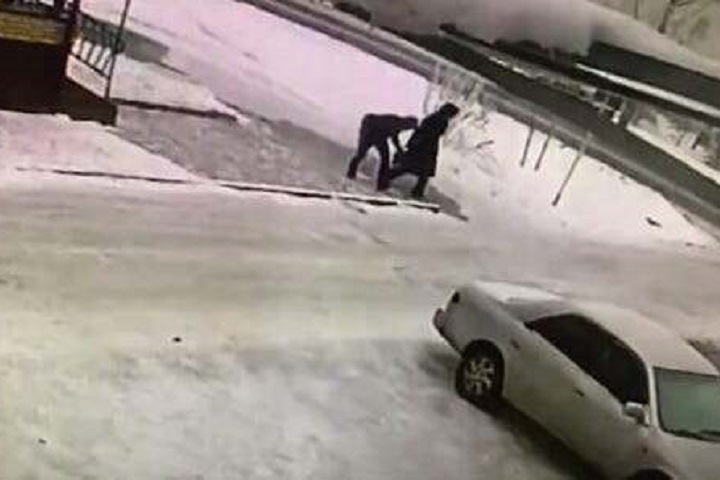В Талдыкоргане дерзкое ограбление пенсионерки попало на видео