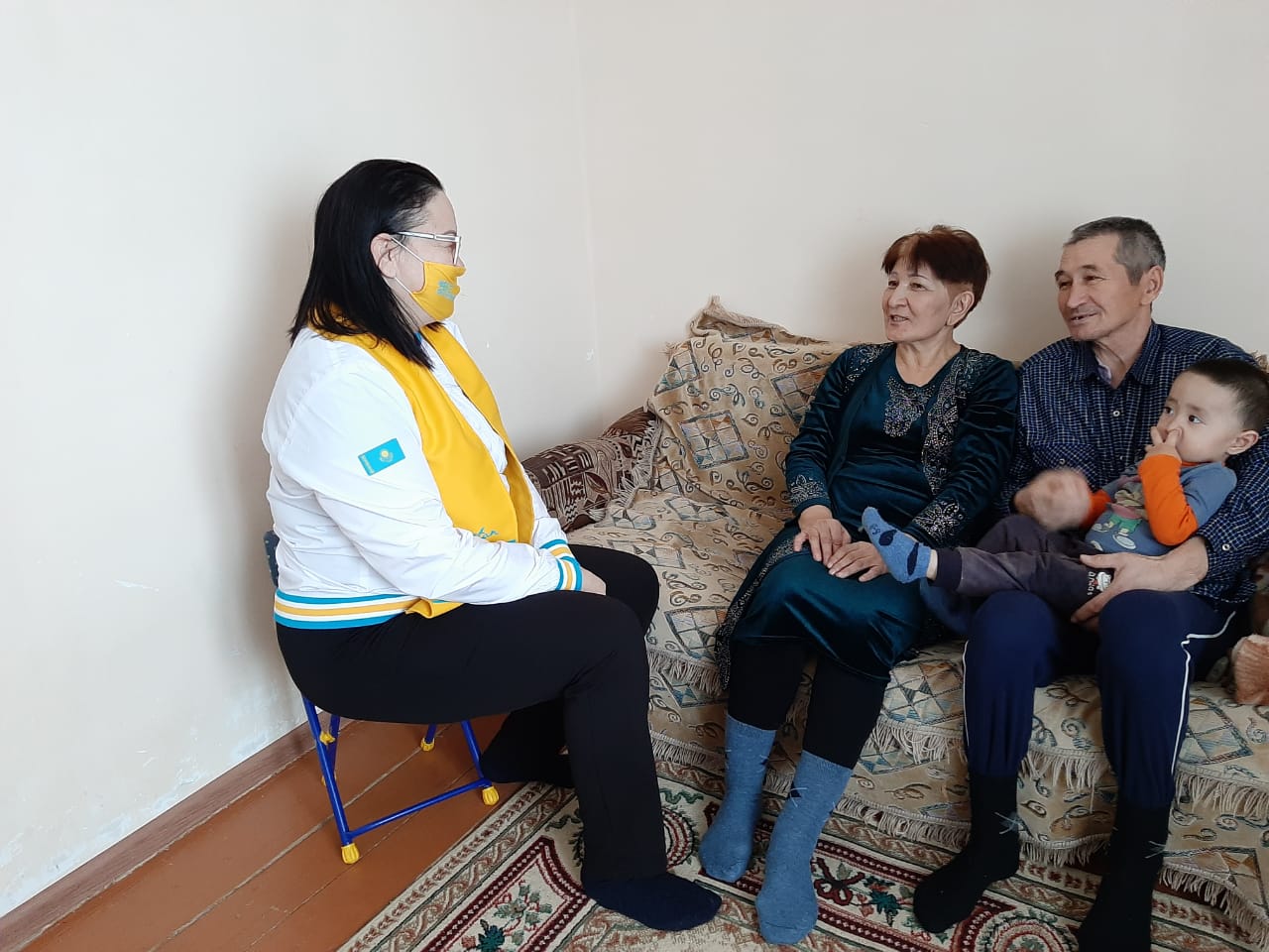 «Nur Otan» партия белсенділері сайлаушылармен кездесуде