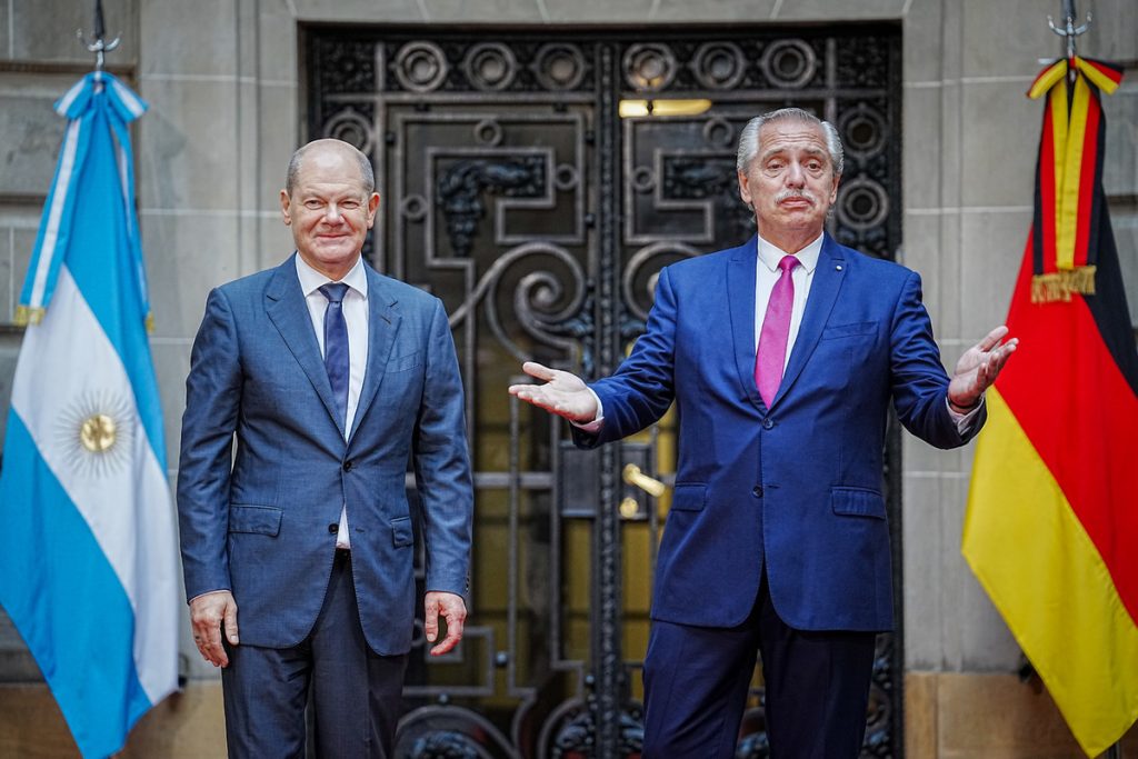 Президент Аргентины отказался отправлять оружие Украине — Financial Times