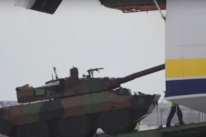 Ермак заявил о начале поставок на Украину тяжелого вооружения — Financial Times