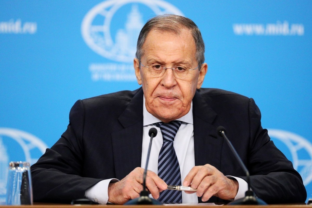 Лавров заявил, что западные санкции нацелены на революцию и смещение руководства России — Financial Times
