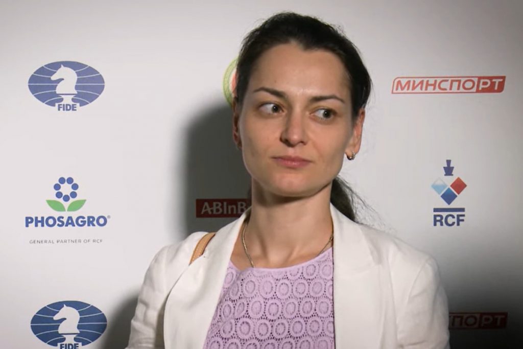 Российская шахматистка Костенюк будет выступать под флагом Швейцарии — Financial Times