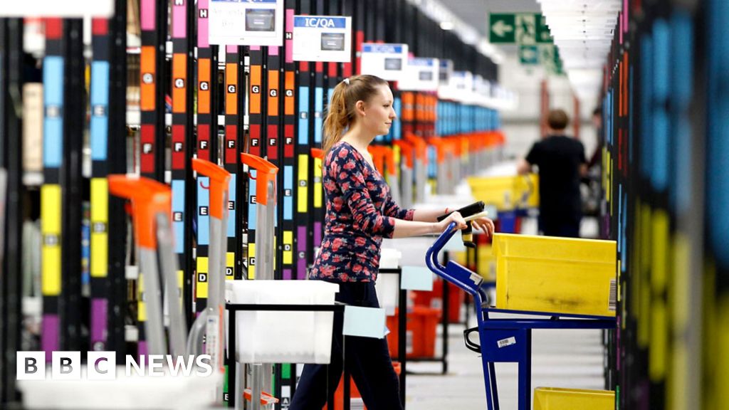 Закрытие складов Amazon поставило под угрозу 1200 рабочих мест — Financial Times
