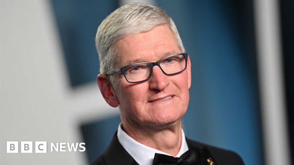 Глава Apple Тим Кук сократит зарплату более чем на 40% в этом году