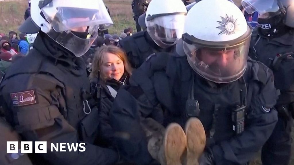 Грету Тунберг задержали на протесте против угля в Германии