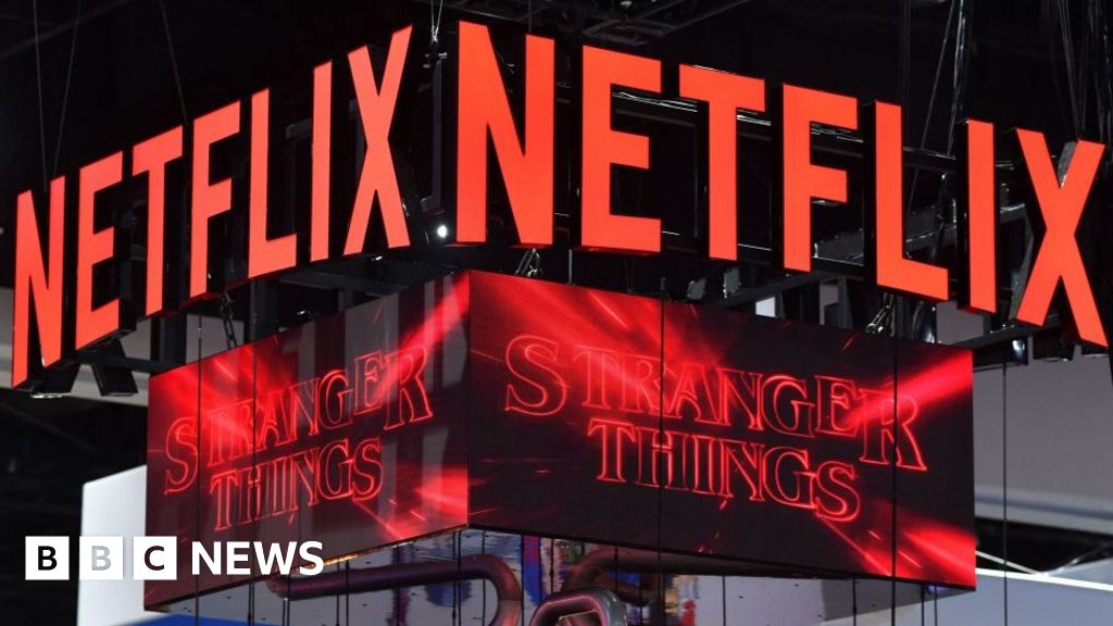 Netflix предлагает стюардессам до $385 000