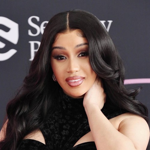 Cardi B продлили срок выполнения общественных работ из-за нападения в стриптиз-клубе — Fil