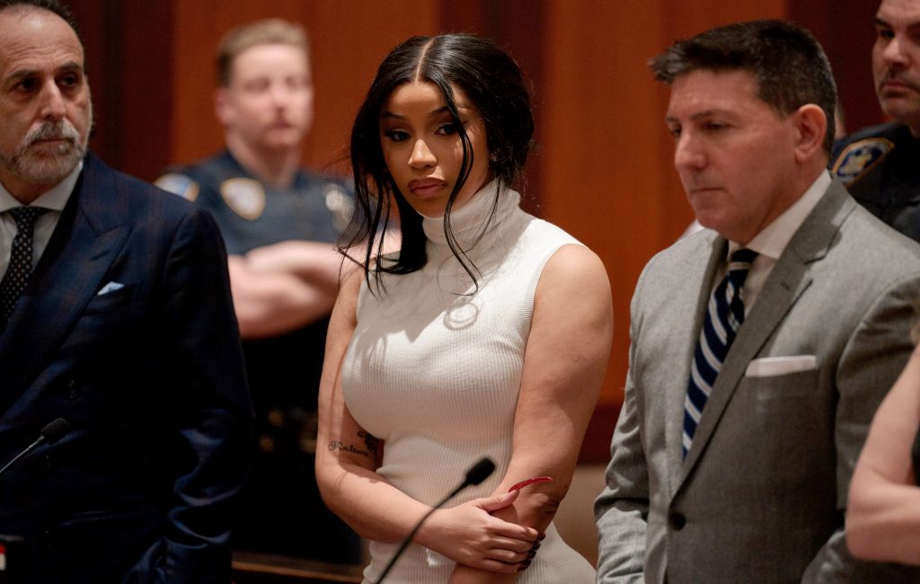 Cardi B рассказала о суицидальных мыслях — Fil