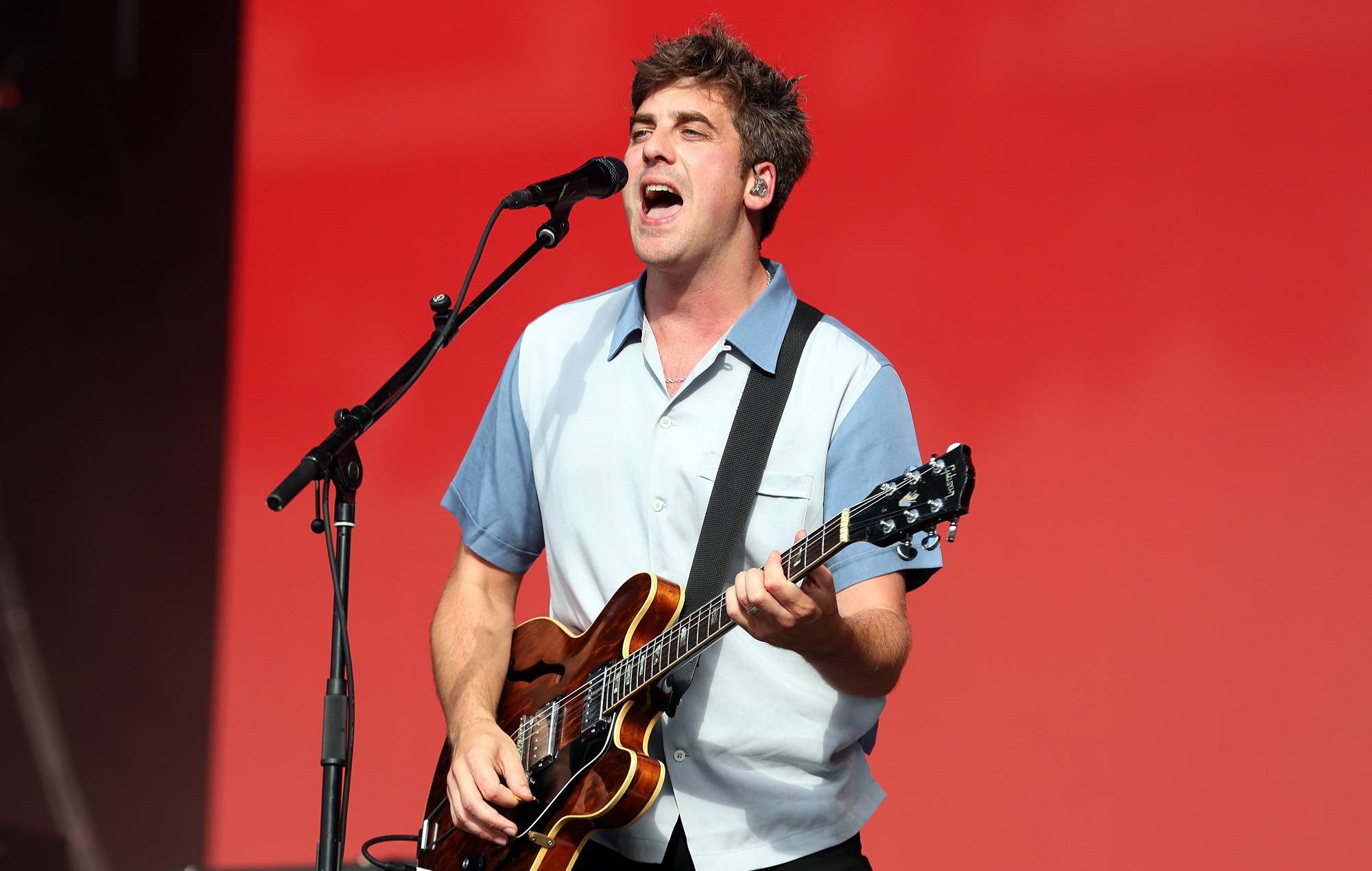 Circa Waves перенесли тур по Великобритании на 2023 год из-за болезни — Fil