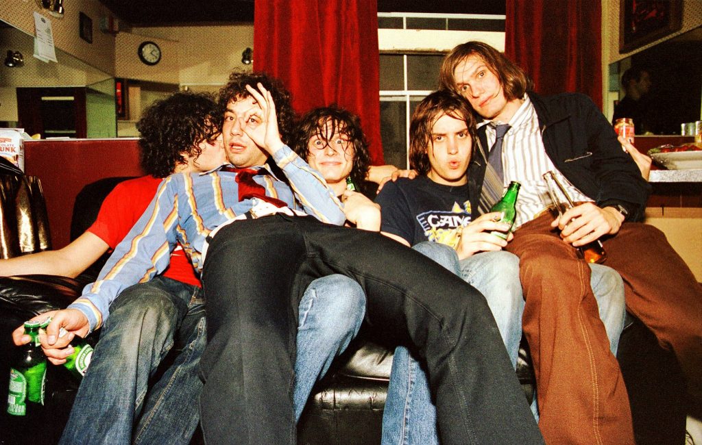 The Strokes поделились ранней версией «The Modern Age» из нового бокс-сета — Fil