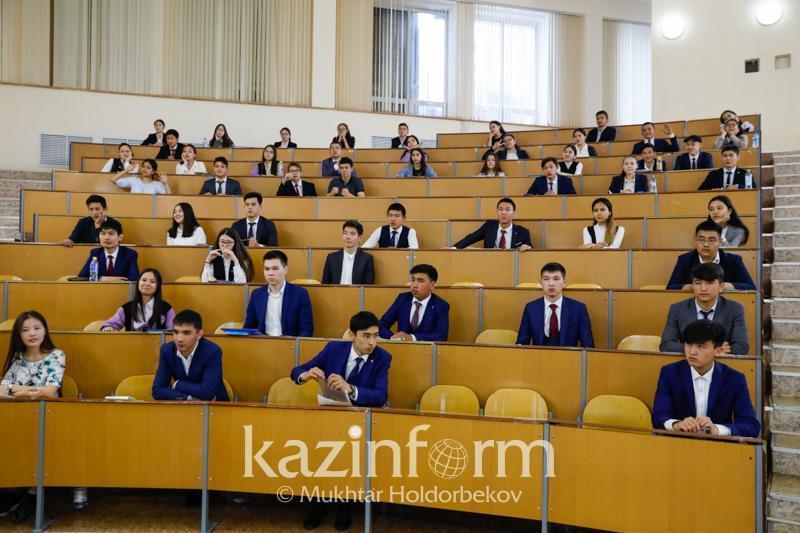 Около 78% абитуриентов набрали пороговый балл с начала проведения январского ЕНТ — Financial Times