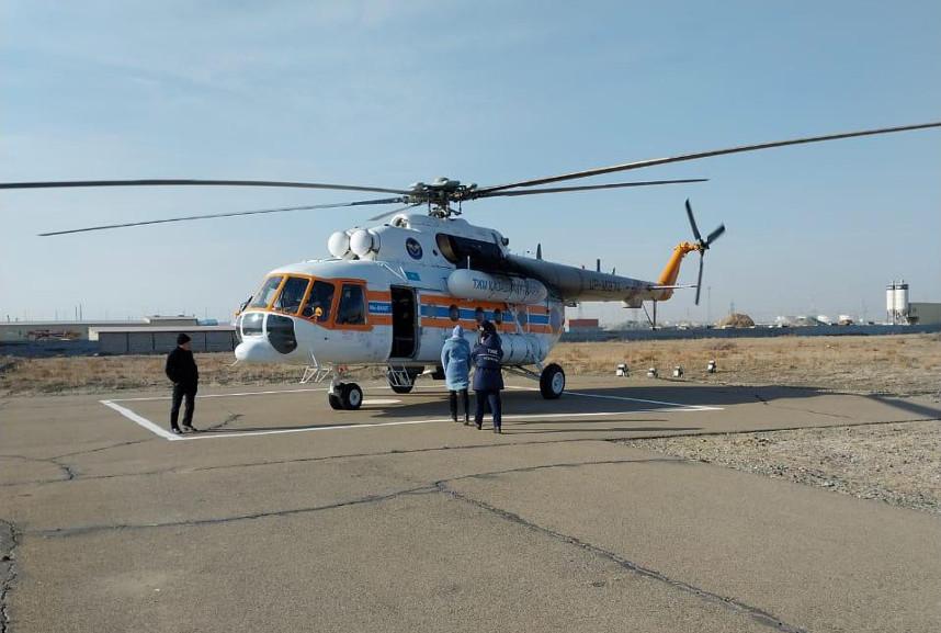 На поиски очагов пожара на побережье Каспия в Атырау отправили вертолет — Financial Times