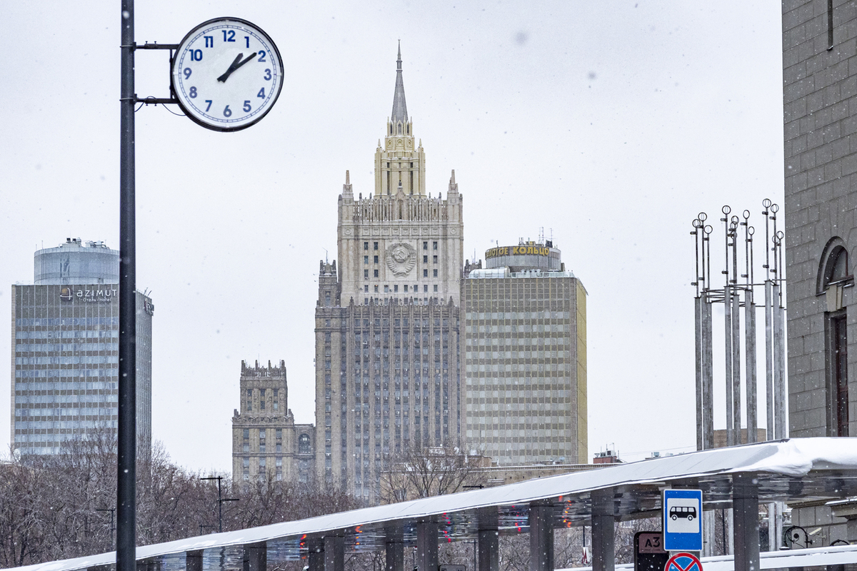 МИД РФ: здания российских посольств ни раз пытались поджечь — Financial Times