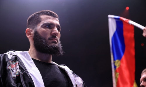 Чемпион мира по боксу «подтвердил» свой отказ от флага России