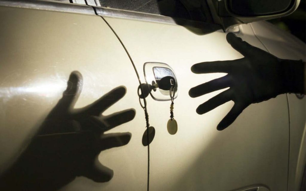 Работник автомастерской угнал авто и попал в ДТП в Кентау