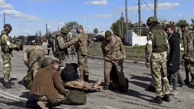 Нацистов из «Азова» сколотили в штатную бригаду ВСУ и бросили на Бахмут — Financial Times