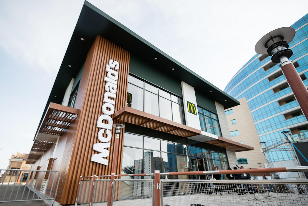 Бренд McDonald’s официально прекращает работу в Казахстане — Financial Times