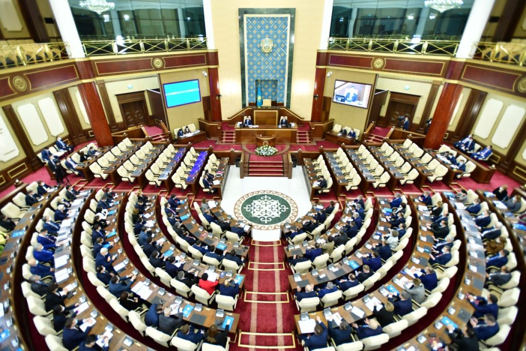 Парламент признал утратившим силу Конституционный закон о Первом Президенте РК-Елбасы