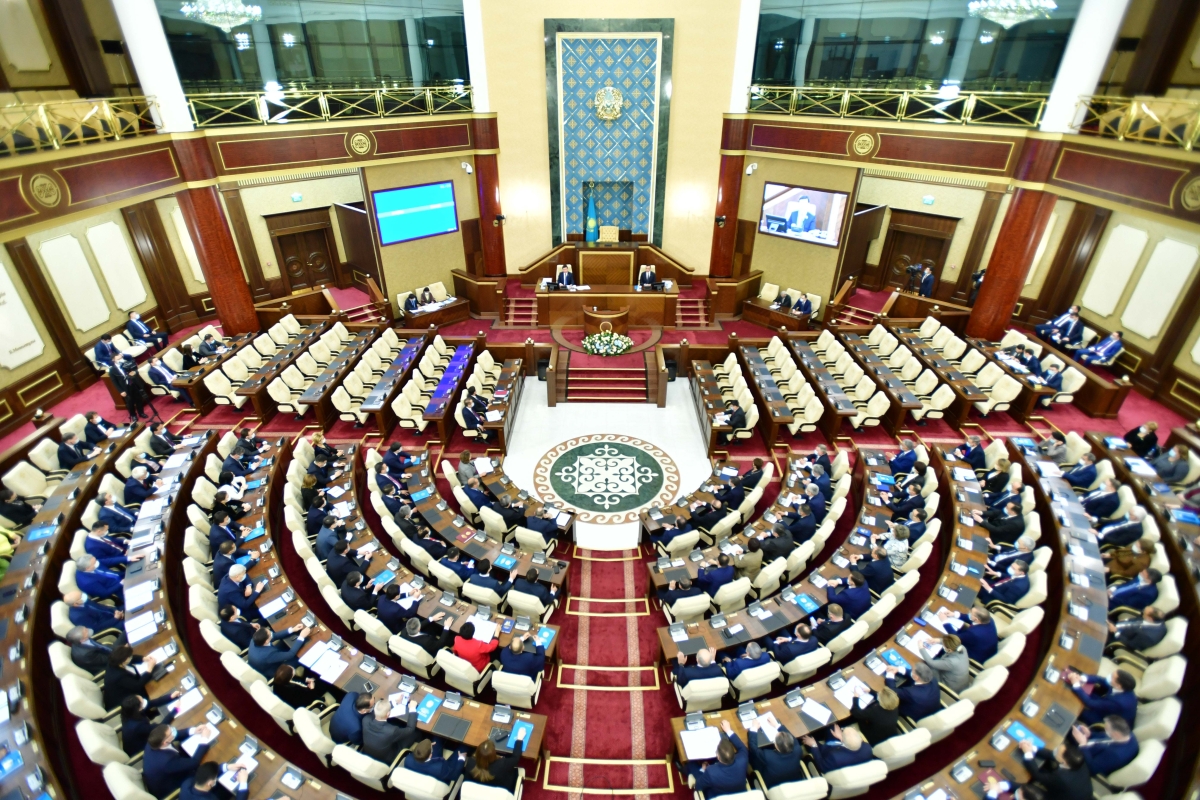 Парламент признал утратившим силу Конституционный закон о Первом Президенте РК-Елбасы