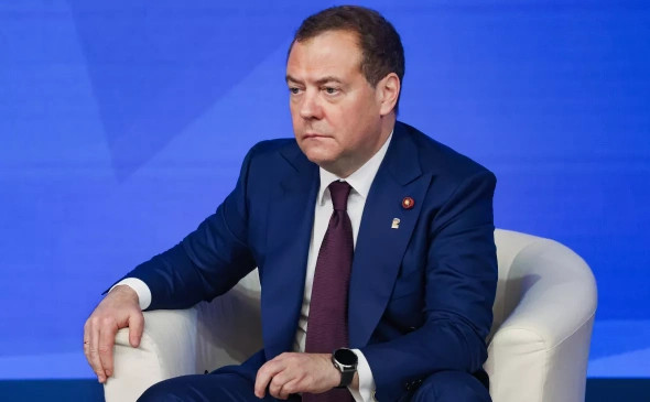 Медведев предрек новый военный альянс против Запада из стран, которых «достали» США — Financial Times