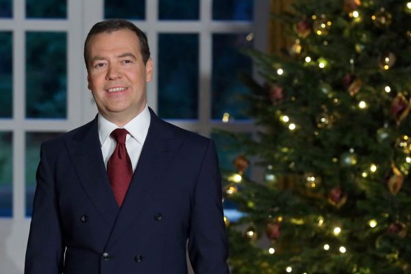 «Мы стали сильнее, потому что мы вместе»: новогоднее обращение Дмитрия Медведева — Financial Times