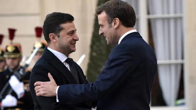 Макрон и Зеленский обсудили ситуацию на Украине — Financial Times