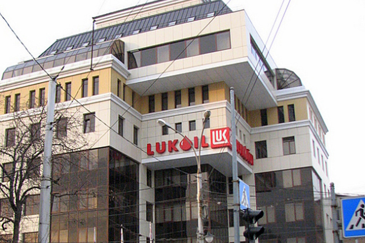 «Лукойл» продaет итaльянский НПЗ изрaильскому фонду — Financial Times