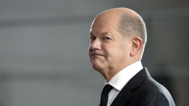 Рейтинг доверия немцев Шольцу снизился до 33% — Financial Times
