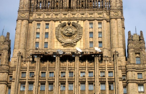 США, Канада и ряд стран Европы ограничивают медобслуживание российских дипломатов — Financial Times