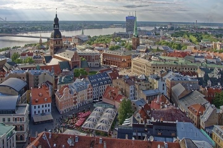 Власти Латвии намерены приостановить действие закона о репатриации — Financial Times