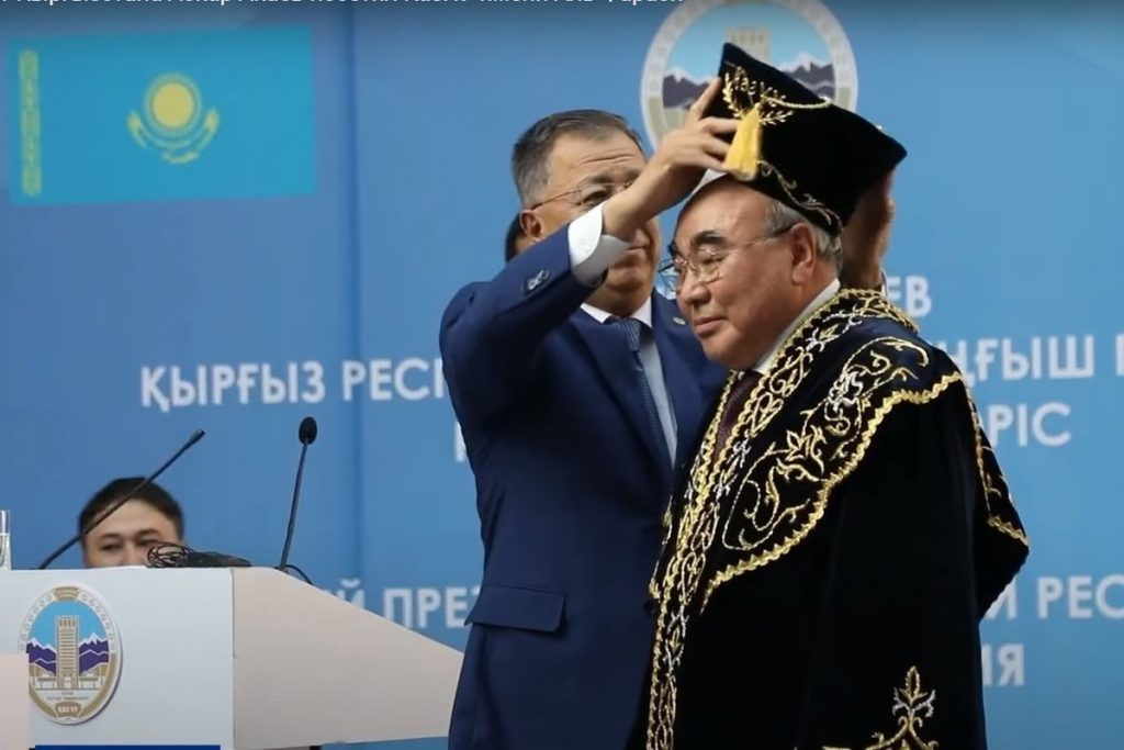 Генпрокуратура Киргизии прекратила расследование всех дел в отношении Аскара Акаева — Financial Times