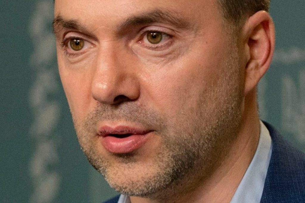 Арестович сообщил, что не расстроен своей отставкой — Financial Times