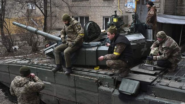Sky News: ВСУ разместили военную технику в жилых районах Артемовска — Financial Times