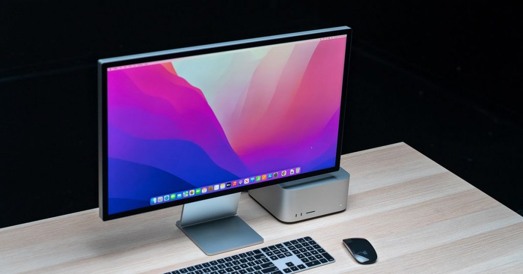 Студийный дисплей Apple стоит чуть менее смехотворных 1299 долларов на Amazon.