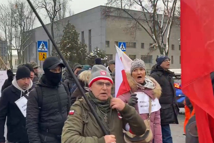 В Варшаве проходит митинг против втягивания Польши в действия на Украине — Financial Times