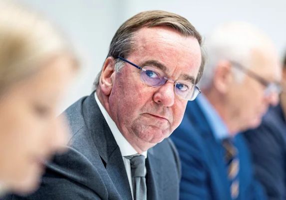 Министр обороны ФРГ пообещал скоро решить вопрос с поставками танков Украине — Financial Times