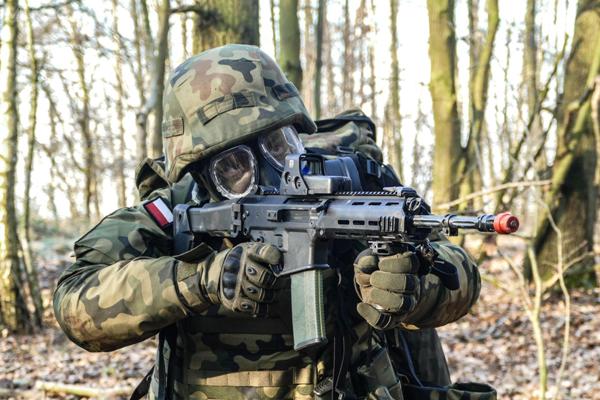 Польская армия вооружится штурмовой винтовкой, получившей хорошие отзывы от ВСУ — Financial Times