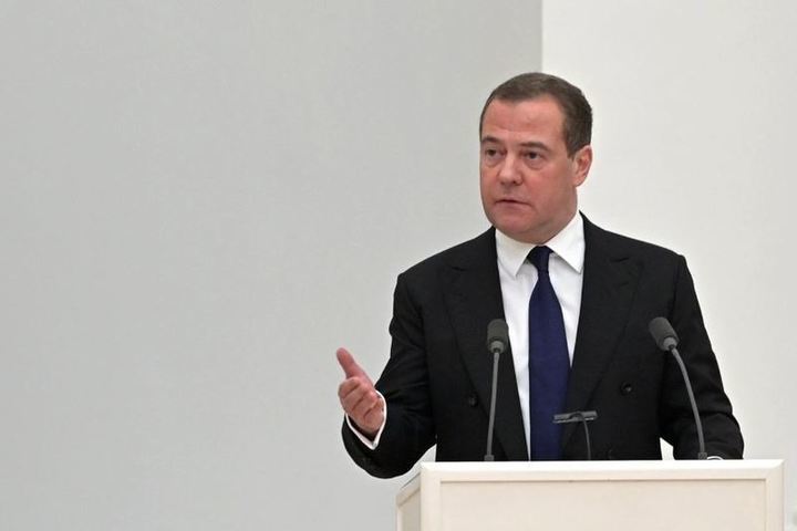 Медведев заявил о приоритете борьбы с внешними врагами над межпартийными противоречиями — Financial Times