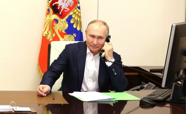 Владимир Путин пообещал семье участницы «Елки желаний» заняться их жильем — Financial Times