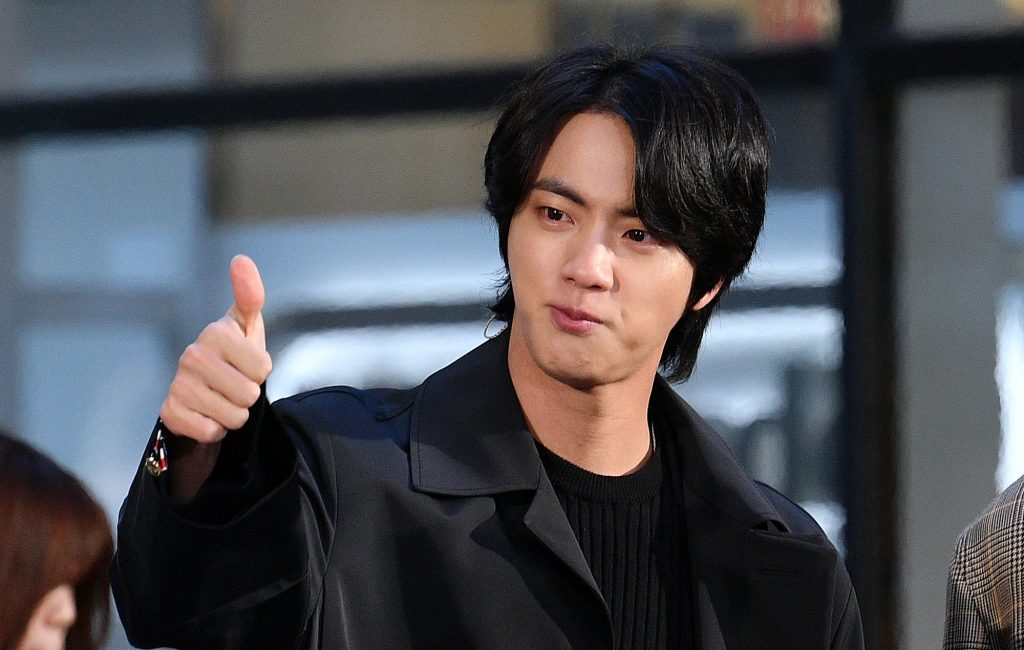 Джин из BTS поделился сообщением о том, что он «скоро вернется» с военной службы — Fil