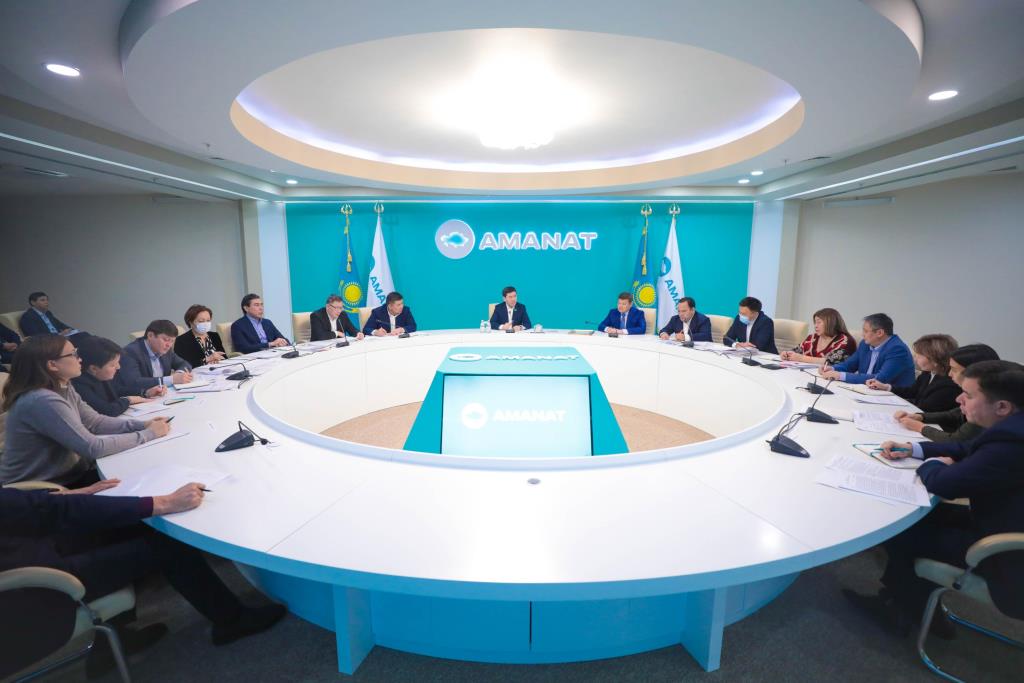 Ерлан Кошанов провел организационное совещание в «AMANAT»