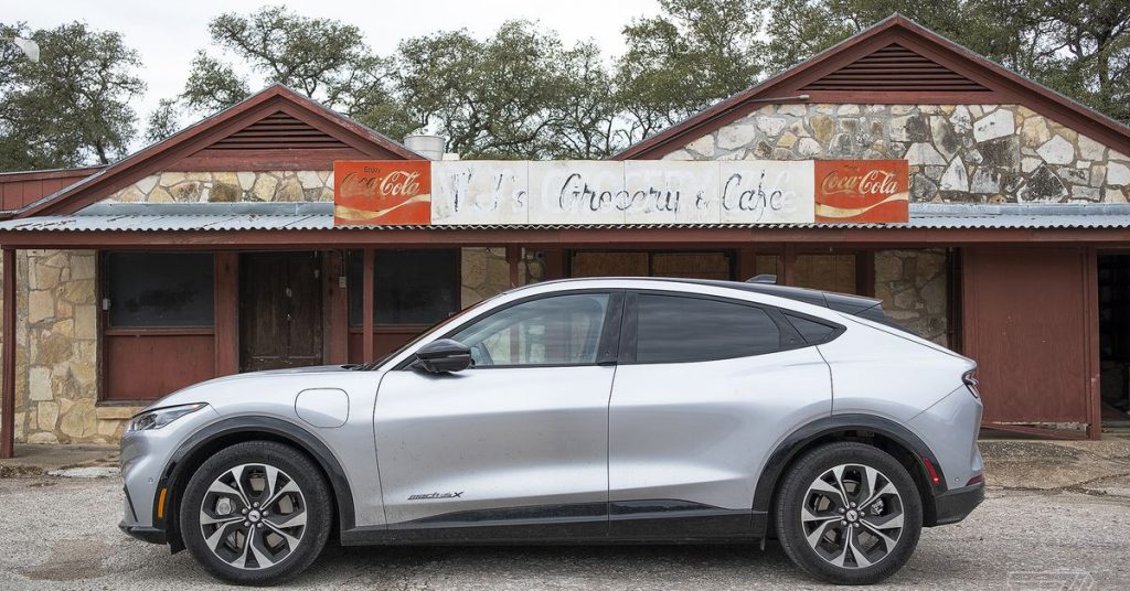 Ford снижает цены на Mustang Mach-E в последнем залпе ценовых войн на электромобили