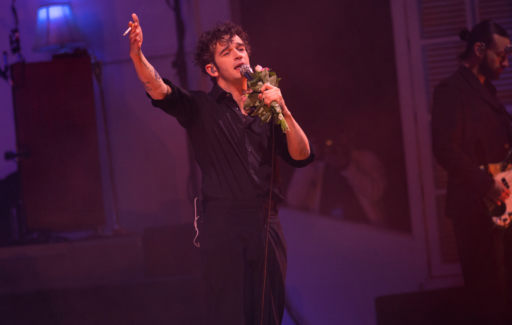 Посмотрите спектакль The 1975 «Pressure» впервые за восемь лет в Белфасте. — Fil