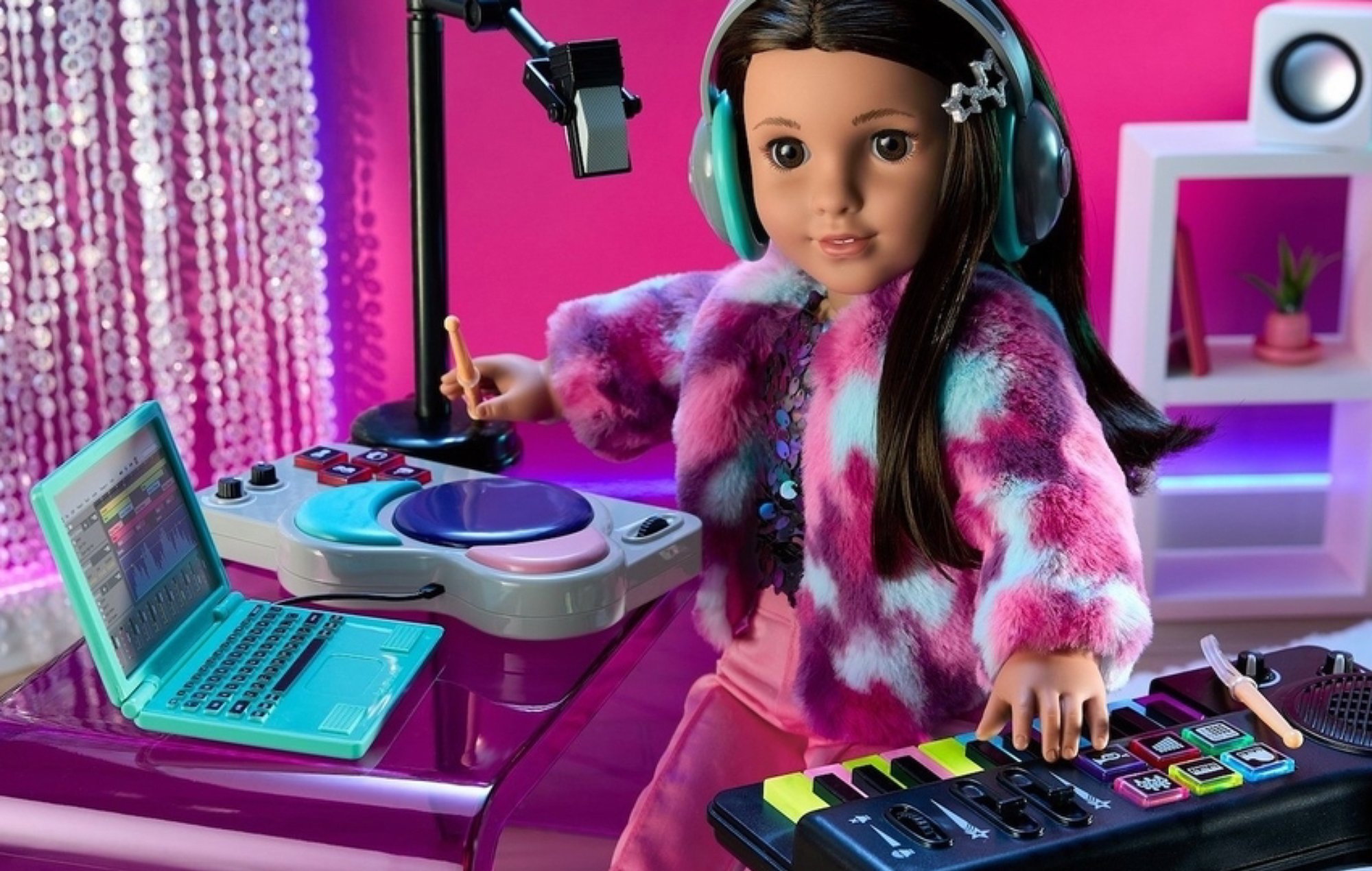 Кукла продюсера электронной музыки, выпущенная Mattel — Fil