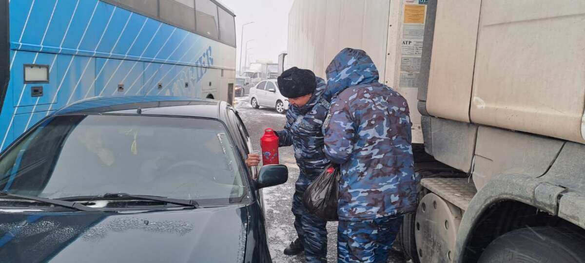 Застрявших на трассе граждан пригласили к себе домой сотрудники УИС