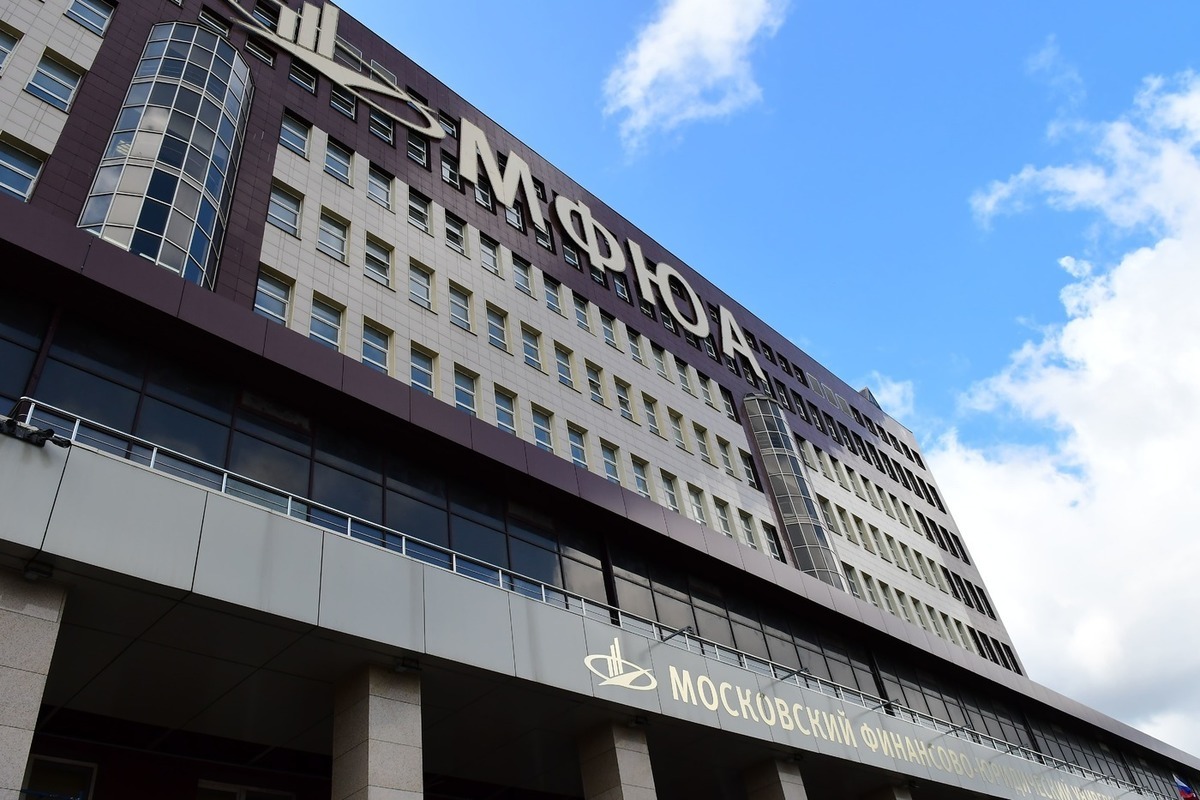 В МФЮА объяснили массовое отчисление аспирантов — Financial Times