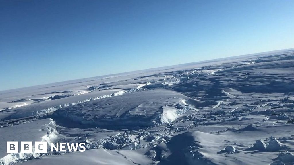 Огромный ледник во власти морского тепла увеличивается